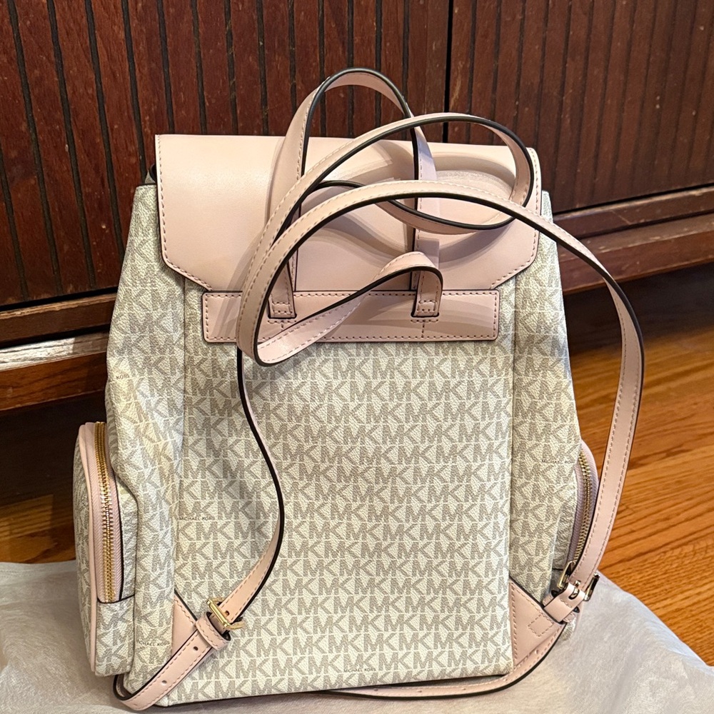 Michael Kors Blush and Cream Jet Set Logo Backpack NWT - Picture 2 of 4